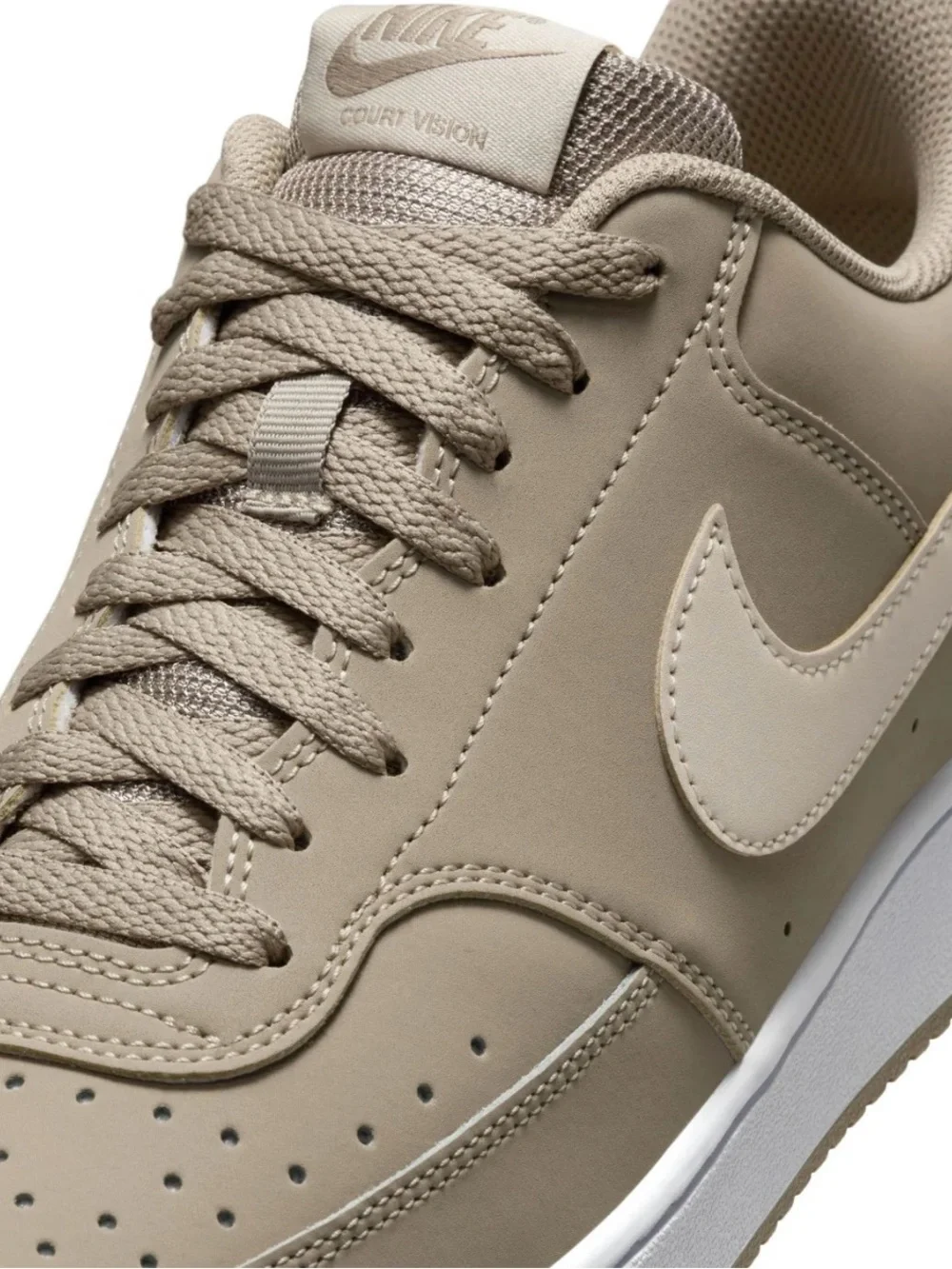 Nike Men's Low-Top Sneaker in Taupe and Cream
